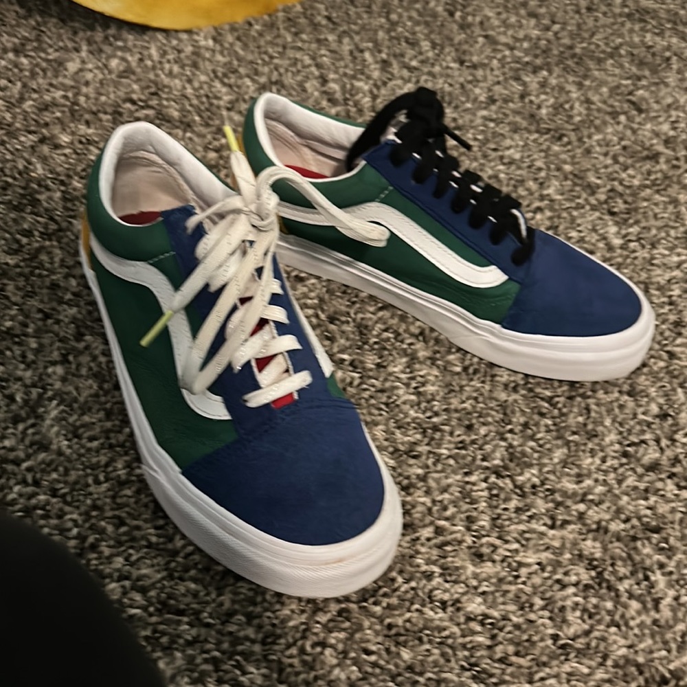 Colorful vans - Picture 4 of 4
